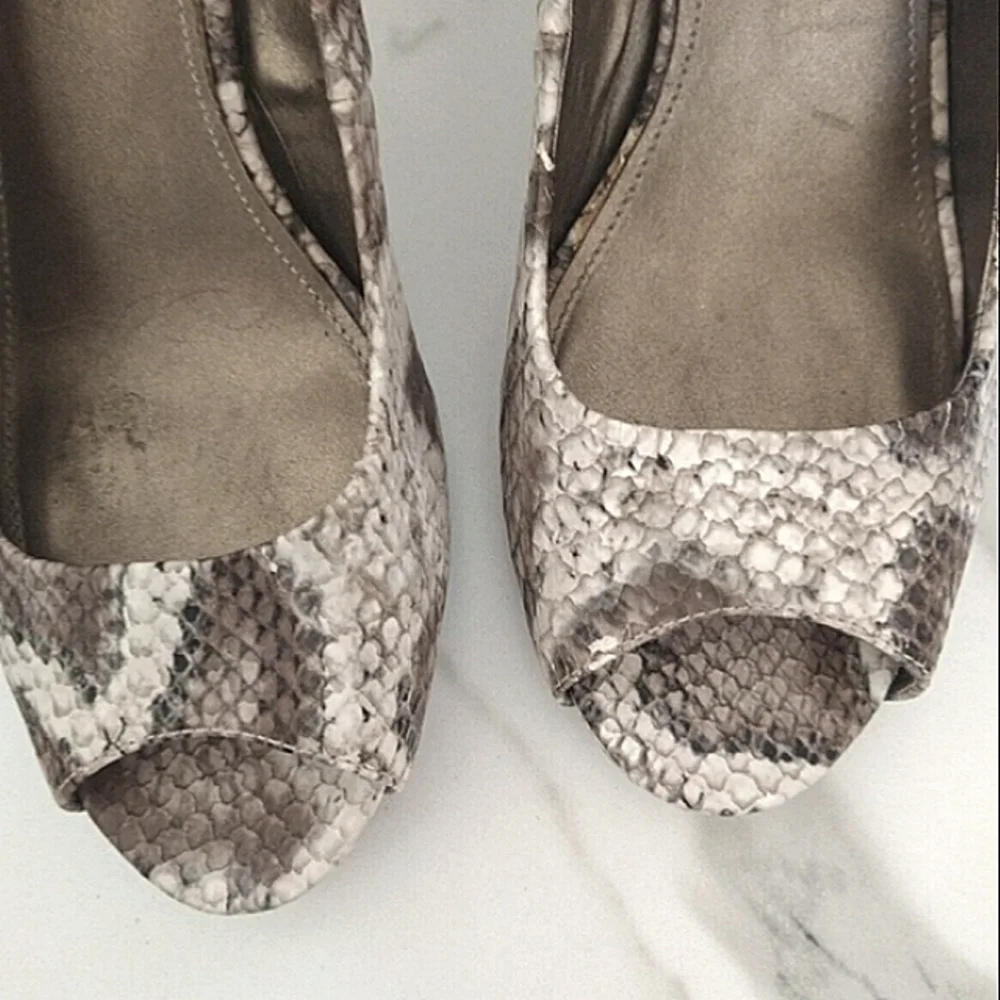 FERGALICIOUS Snakeskin Heels Shoes neutral Pattern Platforms Size 10 M Pre Loved